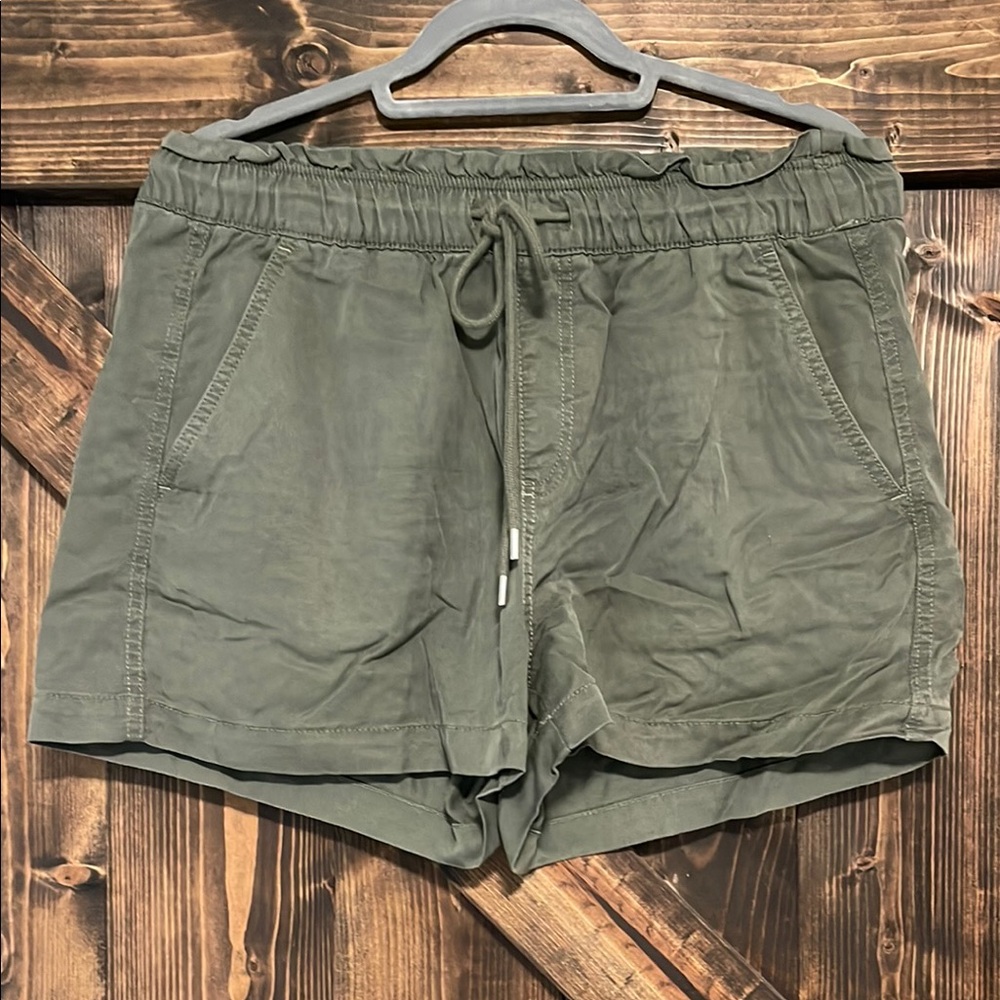 LOFT Green Cargo Shorts with Elastic Waistband and Lightweight Fabric